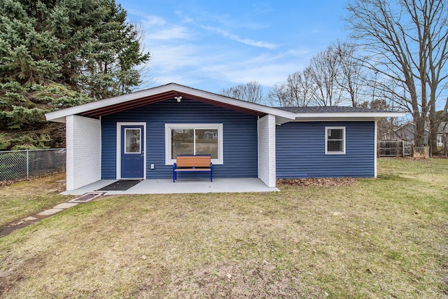1009 N Ferry St, Ludington, MI 49431 - photo 1