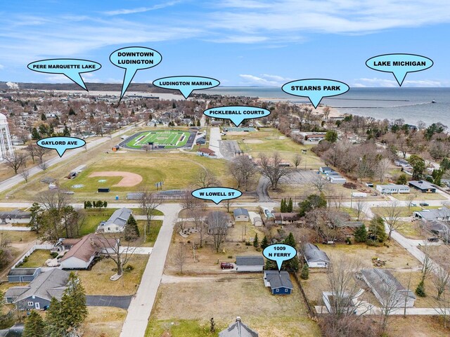1009 N Ferry St, Ludington, MI 49431 - photo 2