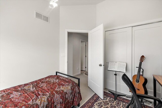 2824 Ridington Rd, Ann Arbor, MI 48105 - carpeted bedroom featuring visible vents