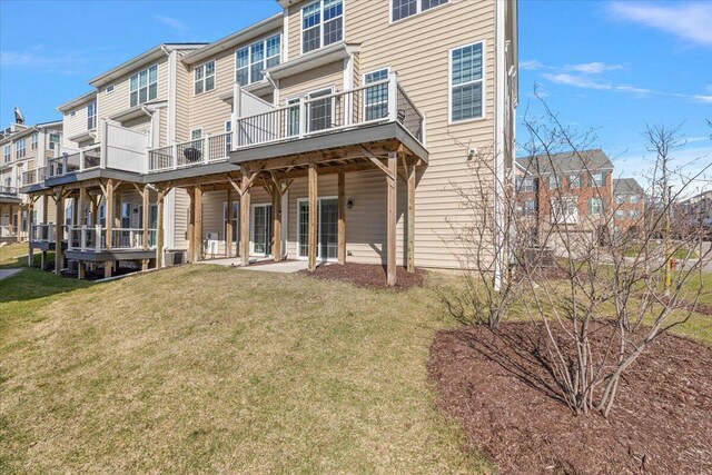 2824 Ridington Rd, Ann Arbor, MI 48105 - back of house with a yard and a residential view