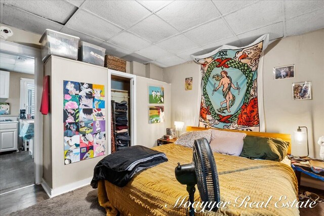 1403 Turner Ave NW, Grand Rapids, MI 49504 - bedroom with a closet and a drop ceiling
