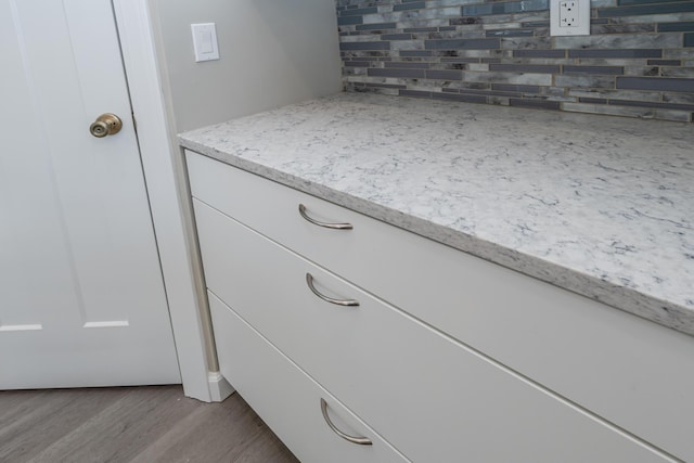 interior details with backsplash and wood finished floors