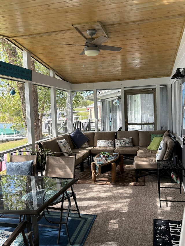 sunroom / solarium with outdoor lounge area, lofted ceiling, and ceiling fan