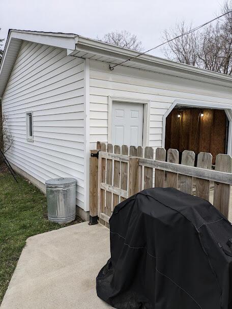 711 Randolph St, Jackson, MI 49203 - view of garage