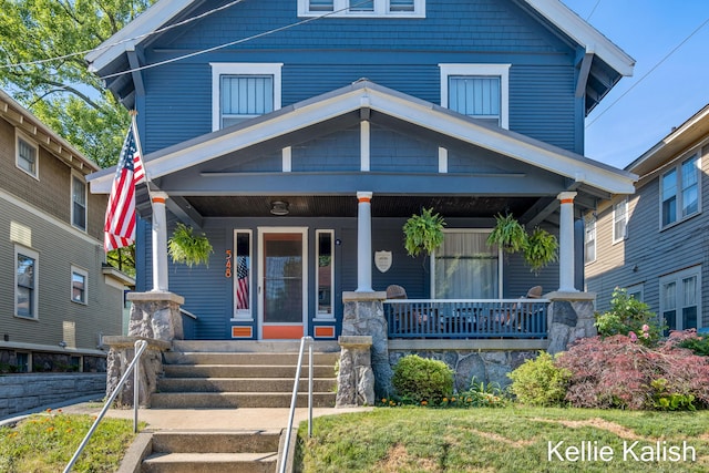 548 Pleasant St SE, Grand Rapids, MI 49503 - traditional style home featuring covered porch