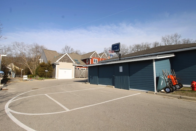 424 Little Lake Dr Unit 40, Ann Arbor, MI 48103 - view of basketball court