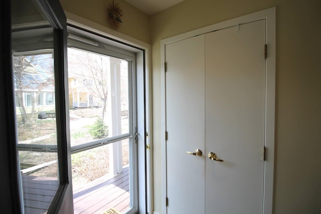 424 Little Lake Dr Unit 40, Ann Arbor, MI 48103 - view of doorway