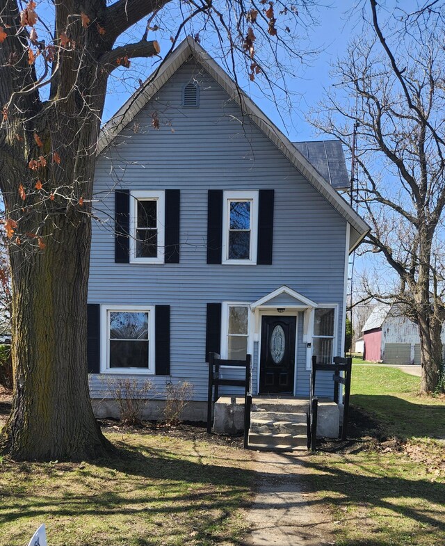 view of front facade featuring a front yard