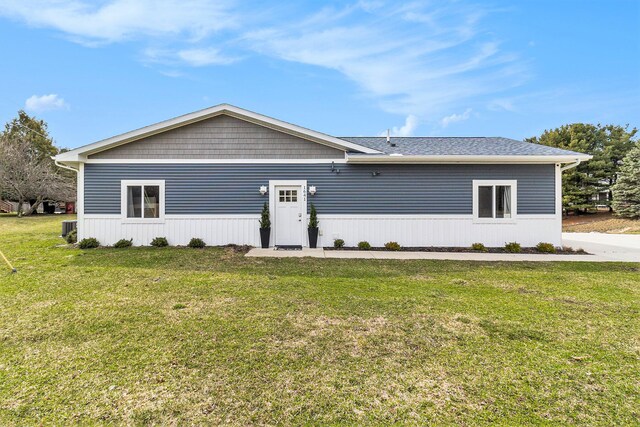 1641 N Arrowhead Rd, Mears, MI 49436 - single story home with a front lawn