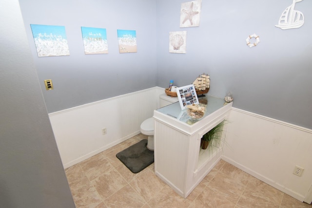 bathroom featuring baseboards and toilet