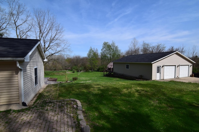 view of yard with an outbuilding and a garage