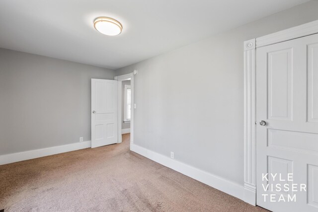 135 Houseman Ave NE, Grand Rapids, MI 49503 - carpeted empty room with baseboards