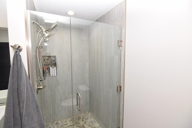 28 Hunting Trail Ave, Quincy, MI 49082 - bathroom with a shower stall