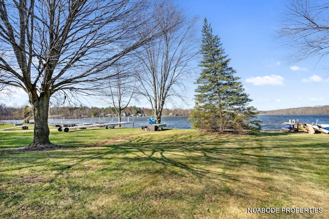 view of yard featuring a water view