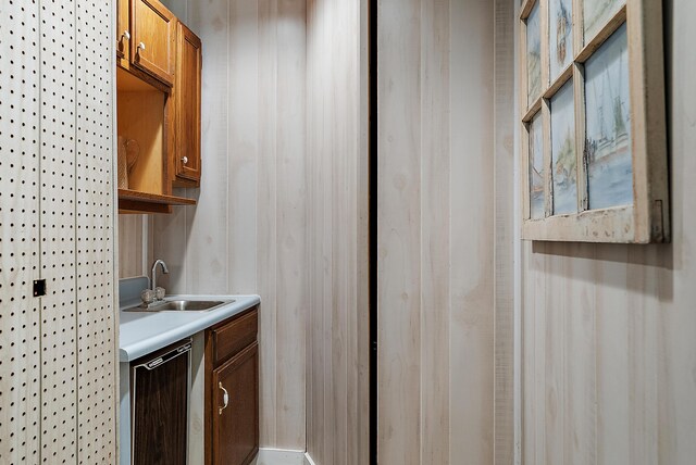 6130 Eidson Rd, Saint Joseph, MI 49085 - laundry room with a sink