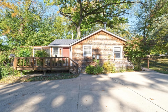 306 Eubank St, Novi, MI 48377 - single story home with a deck
