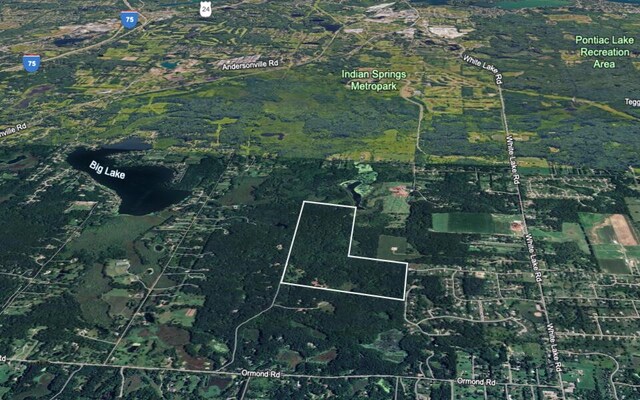 12100 Woodland Trl, Davisburg, MI 48350