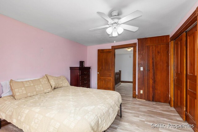bedroom with light wood-style floors and a ceiling fan