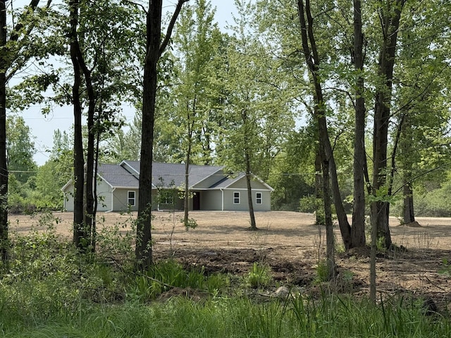4745 Keith Rd, Hillsdale, MI 49242 - view of front of house featuring dirt driveway
