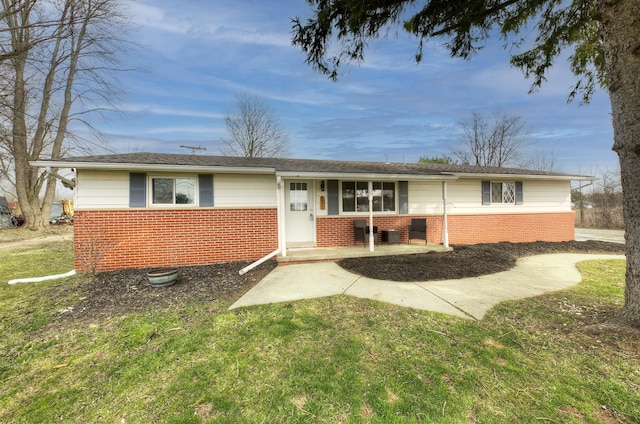 8550 Gratiot Ave, Columbus, MI 48063 - ranch-style home with brick siding and a front yard