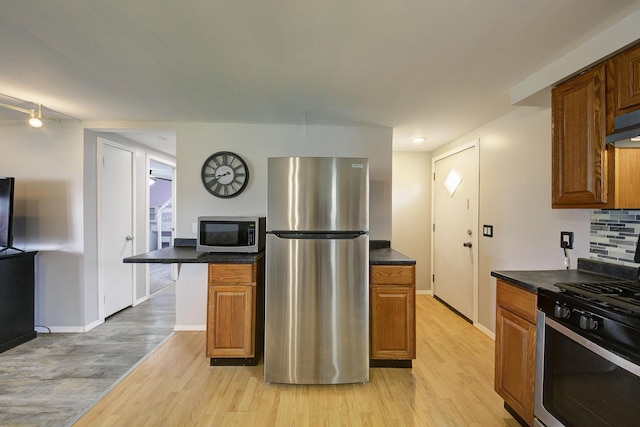 8550 Gratiot Ave, Columbus, MI 48063 - kitchen featuring dark countertops, baseboards, light wood finished floors, and stainless steel appliances