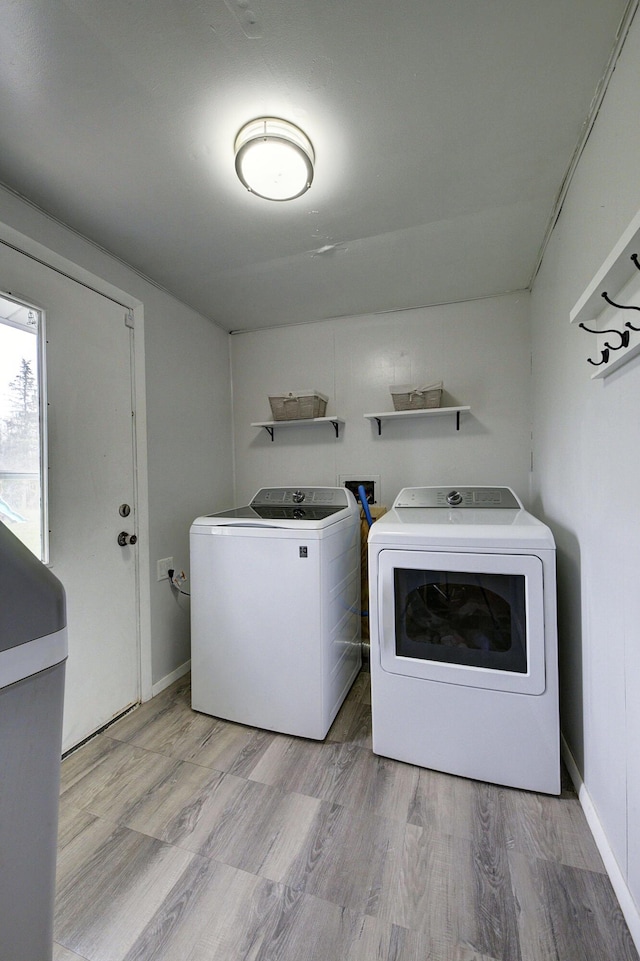 8550 Gratiot Ave, Columbus, MI 48063 - washroom featuring light wood-style flooring, independent washer and dryer, laundry area, and baseboards