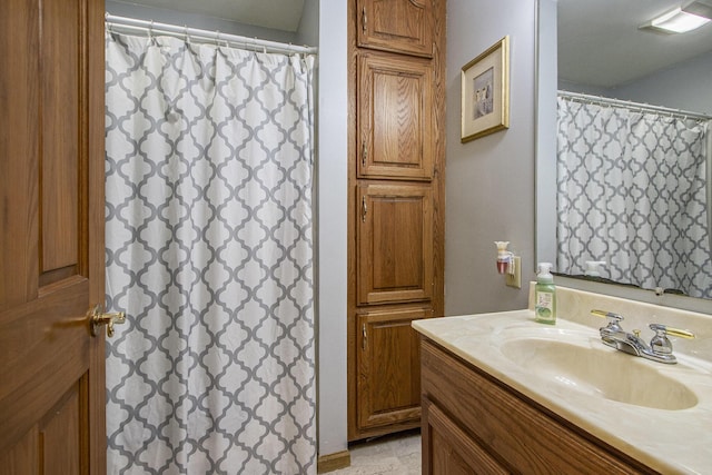 15095 N Barton Lake Dr, Vicksburg, MI 49097 - full bathroom featuring curtained shower and vanity