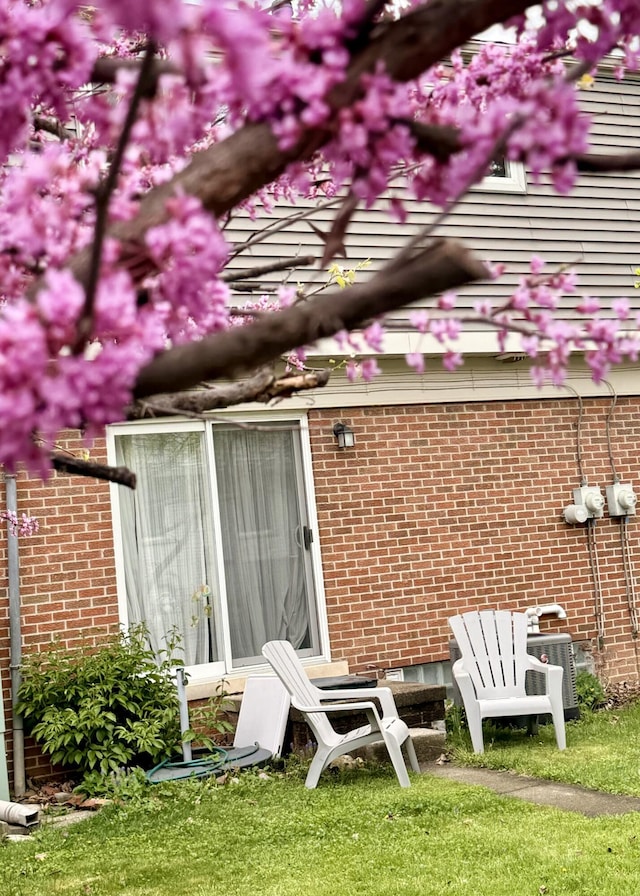 3305 Williamsburg Rd, Ann Arbor, MI 48108 - view of outdoor structure featuring central AC