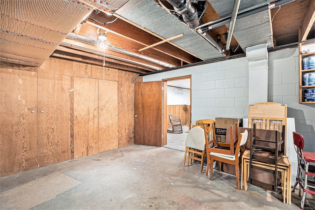 575 Glenwood Ave, Muskegon, MI 49445 - unfinished below grade area featuring concrete block wall