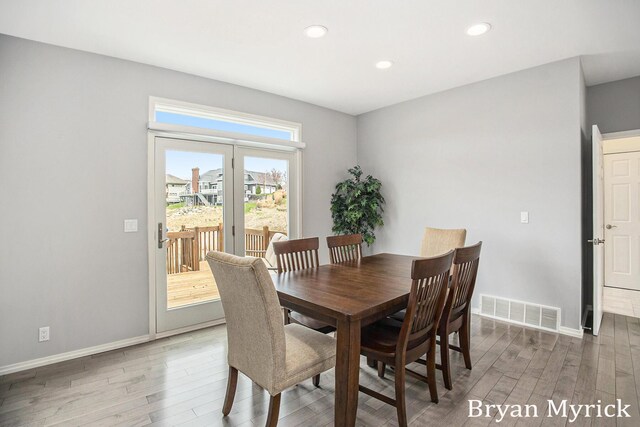 921 Meadow Ridge Dr, Holland, MI 49424 - dining room featuring recessed lighting, visible vents, baseboards, and wood finished floors