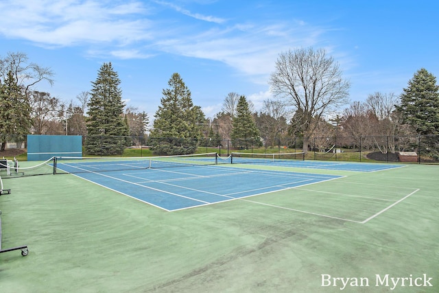 921 Meadow Ridge Dr, Holland, MI 49424 - view of tennis court featuring community basketball court and fence