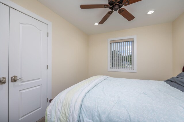 7140 Holiday Dr, Canadian Lakes, MI 49346 - bedroom featuring ceiling fan and recessed lighting