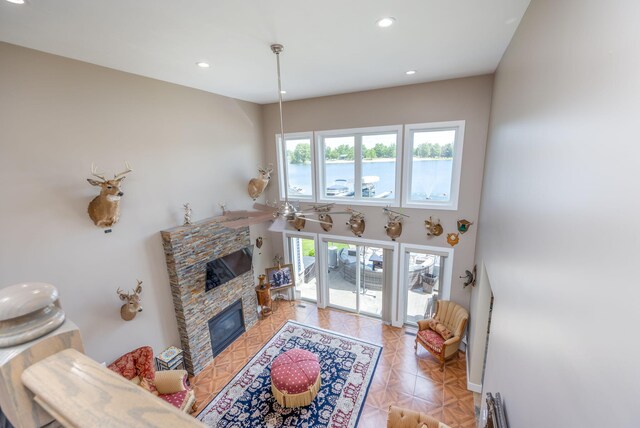 7140 Holiday Dr, Canadian Lakes, MI 49346 - living area featuring recessed lighting, a fireplace, a towering ceiling, and ceiling fan