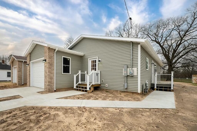 308 Hillview St, Buchanan, MI 49107 - view of front of property featuring driveway and a garage