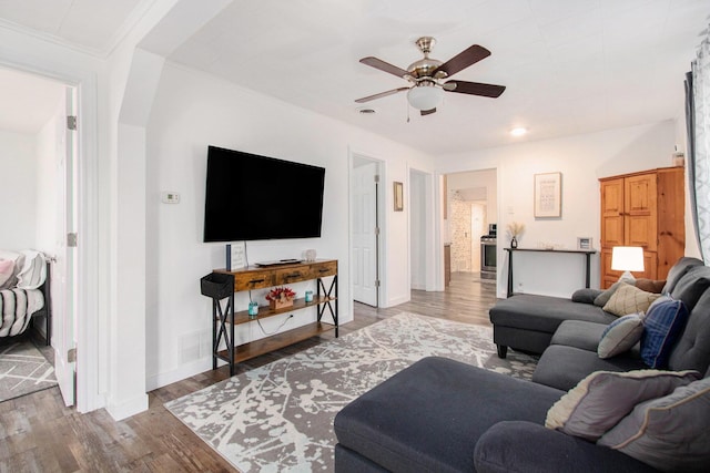 living room with ceiling fan, wood finished floors, and baseboards