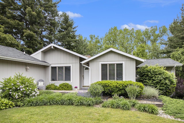 8170 Talaria Ter, Kalamazoo, MI 49009 - ranch-style house with a front lawn