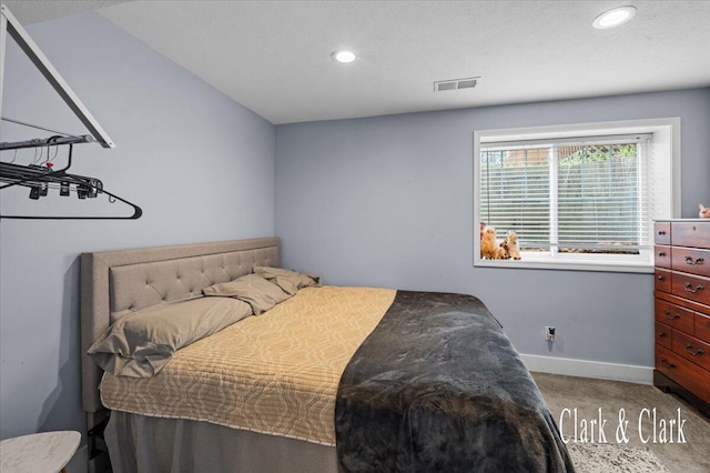 bedroom with baseboards, carpet floors, visible vents, and recessed lighting