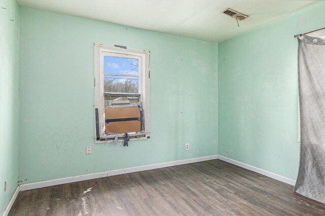 3309 Greenfield Ave, Kalamazoo, MI 49048 - empty room featuring visible vents, baseboards, and wood finished floors