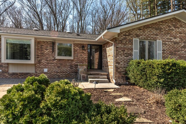 view of front facade featuring brick siding