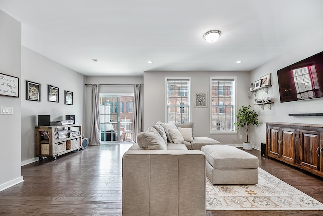 living area featuring recessed lighting, dark wood finished floors, and baseboards
