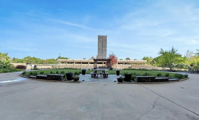 8900 E Jefferson Ave Unit 1109, Detroit, MI 48214 - view of home's community