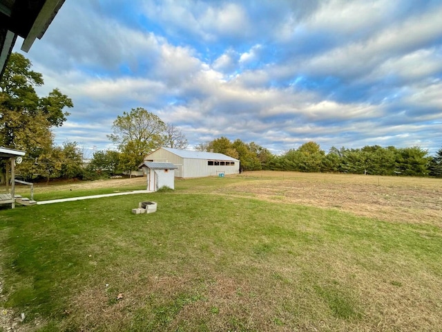 view of yard featuring an outbuilding and an outdoor structure