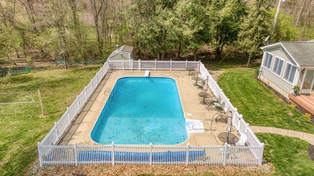 5427 Vrooman Rd, Jackson, MI 49201 - view of swimming pool featuring fence, an outdoor structure, a yard, and a fenced in pool