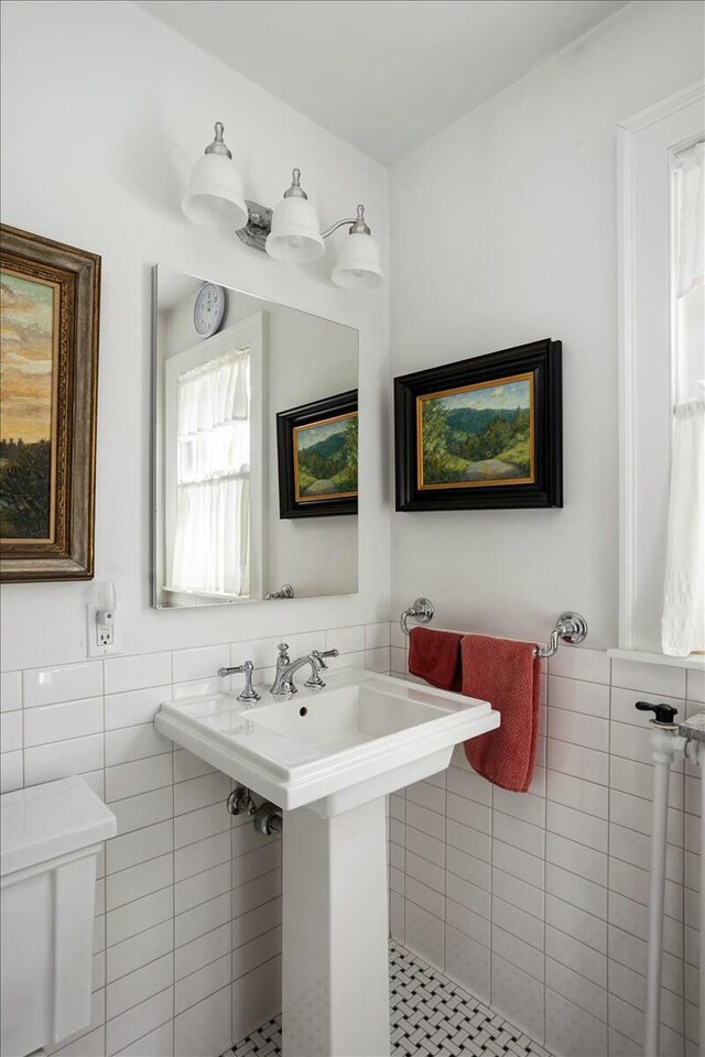 3020 Fulton St SE, Grand Rapids, MI 49506 - bathroom with tile walls and wainscoting