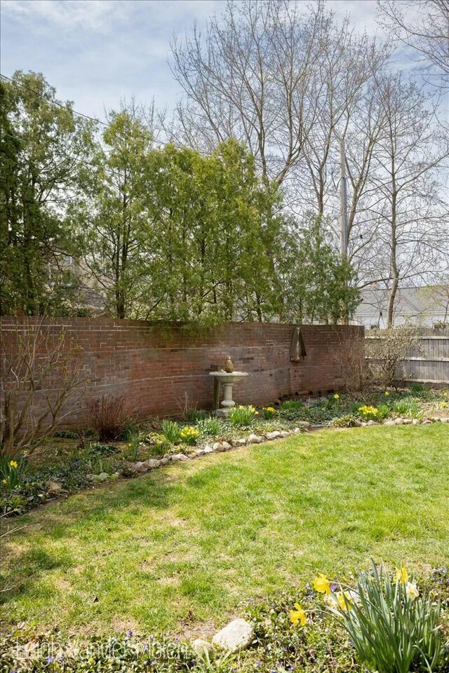 3020 Fulton St SE, Grand Rapids, MI 49506 - view of yard
