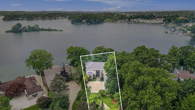 20 Hiawatha Dr, Battle Creek, MI 49015 - aerial view of property and surrounding area with a large body of water and property parcel outlined