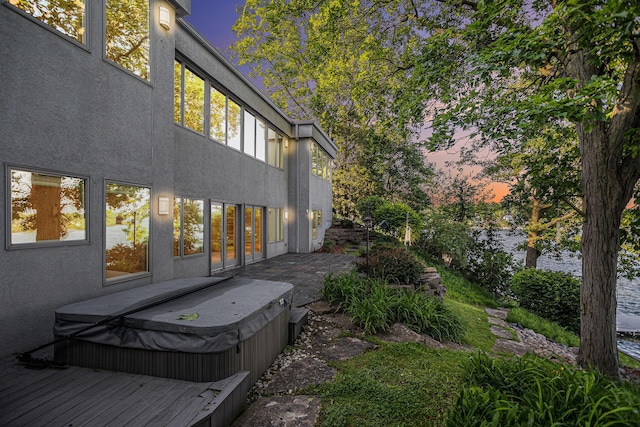 20 Hiawatha Dr, Battle Creek, MI 49015 - yard at dusk with a covered hot tub and a patio area