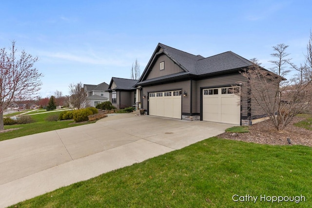 view of front of home featuring an attached garage, driveway, and a front yard