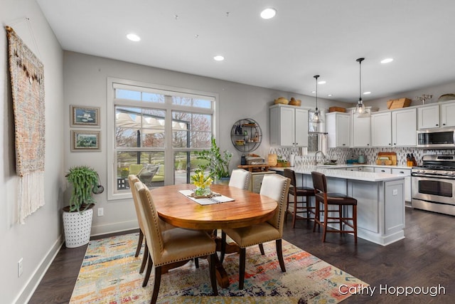 dining area with recessed lighting, dark wood finished floors, and baseboards