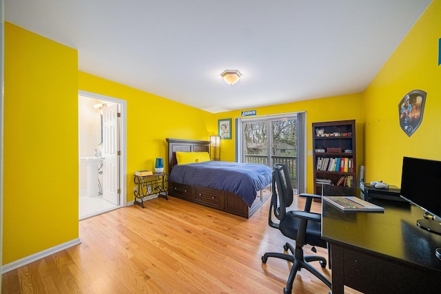 2925 Exmoor Rd, Ann Arbor, MI 48104 - bedroom featuring light wood-type flooring, a desk, ensuite bath, and baseboards